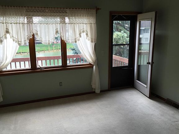 4th image of 858 Amberwood West Dr SW