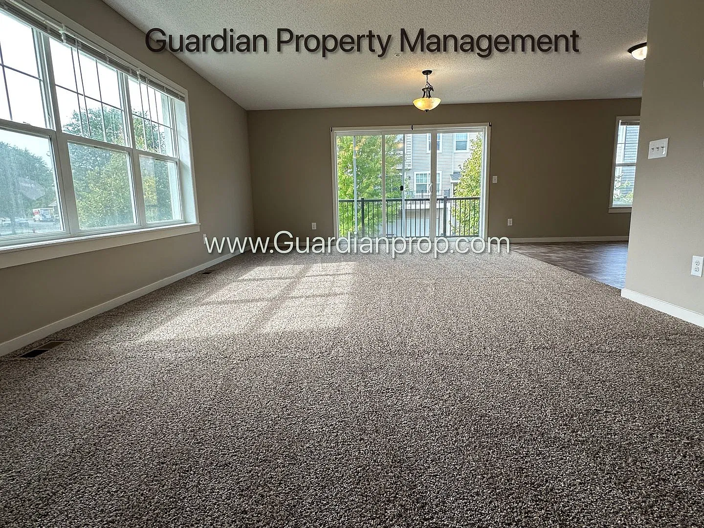 Champlin Corner Unit Town Home, 2 Car Garage, Dishwasher, Washer/Dryer, Balcony — Photo 3