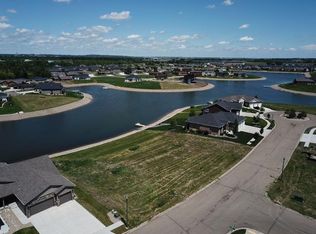 914 Voyager Dr, Bismarck, ND 58504