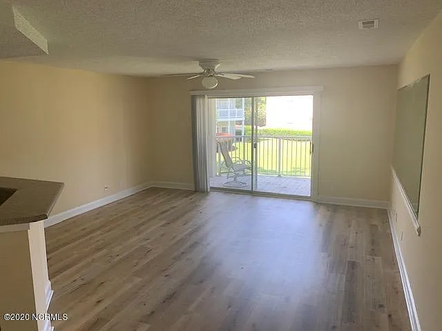 1 bed, 2.0 bath, $1,350 — Photo 2