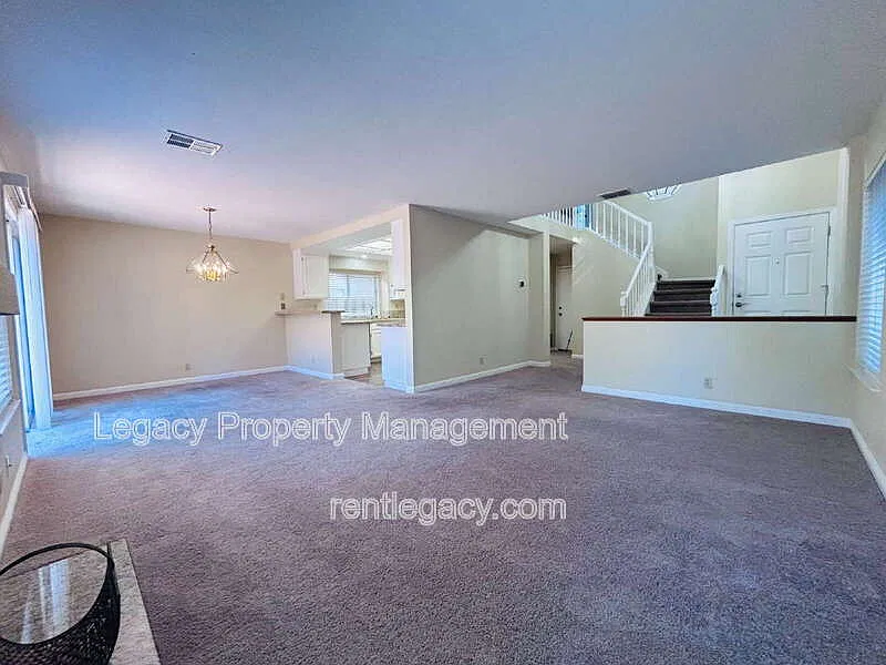 3 bed, 2.5 bath, 1612 sqft, $3,650 — Photo 4