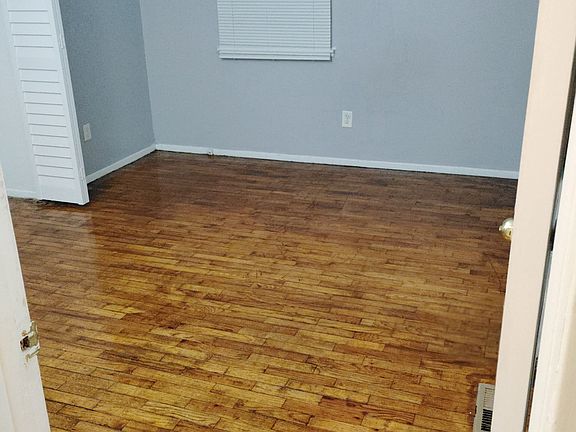 5th image of 5914 Cloverlawn Dr
