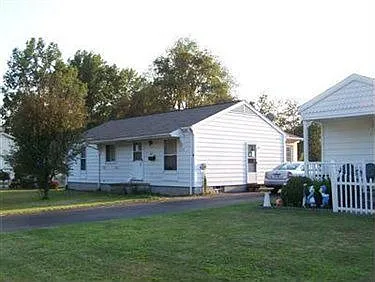 860 Saul Dr photo 1