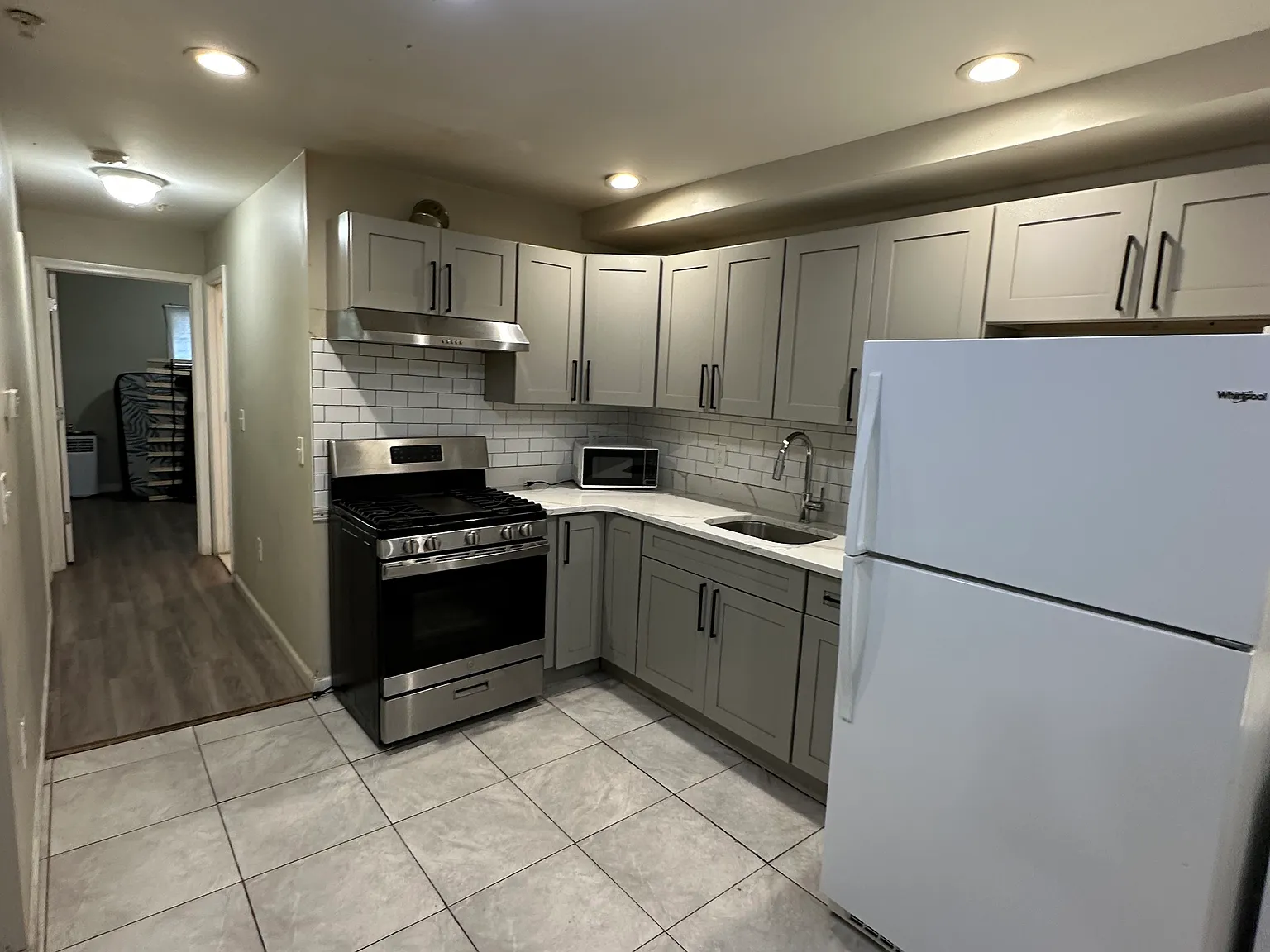 2 bed, 800 sqft, $2,300 — Photo 4