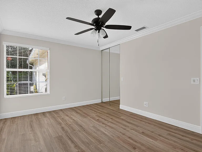 3546 SE Glacier Ter — Photo 37