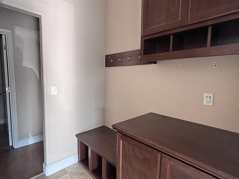 2096 Oleander Ave — Photo 14