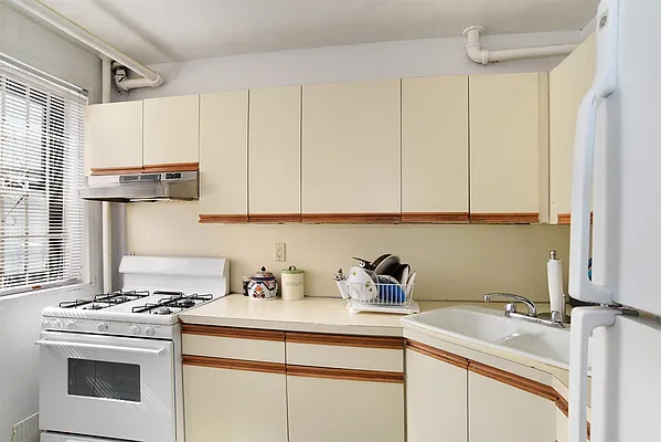 Sold by Corcoran | media 28