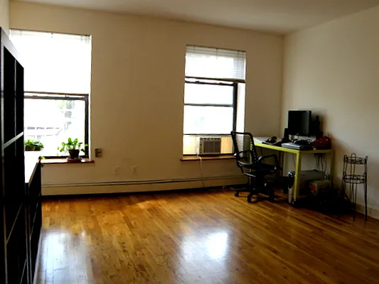 Rented by Vespa Properties Group | media 26