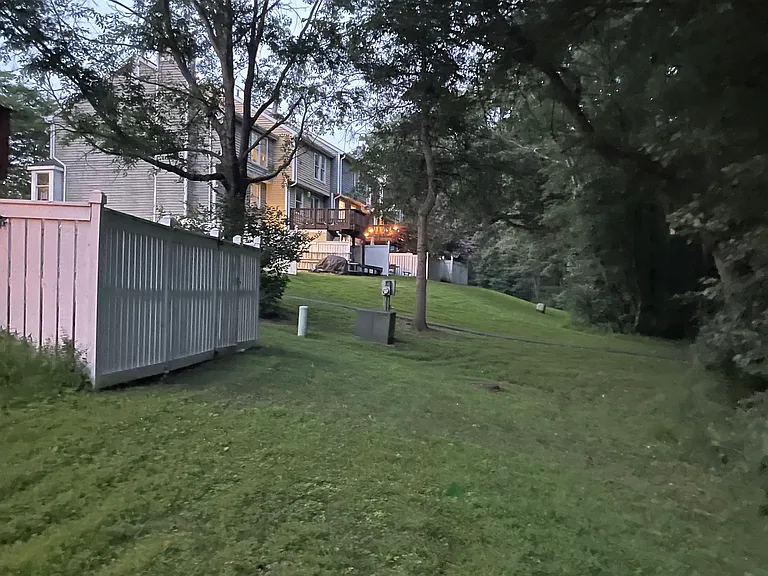 Poplar Grove Dr — Photo 3