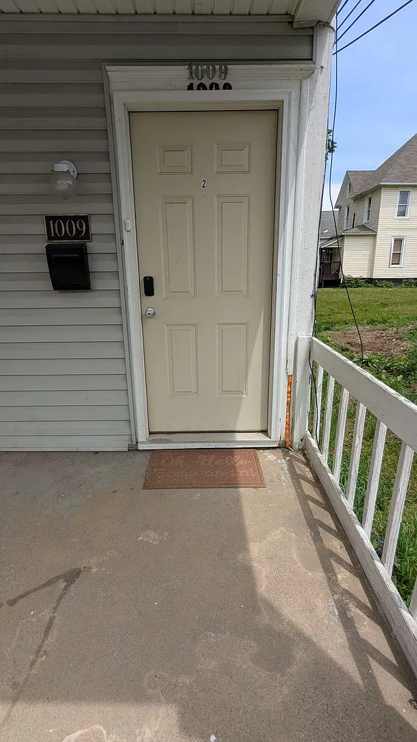 8th St Triplex — Photo 4