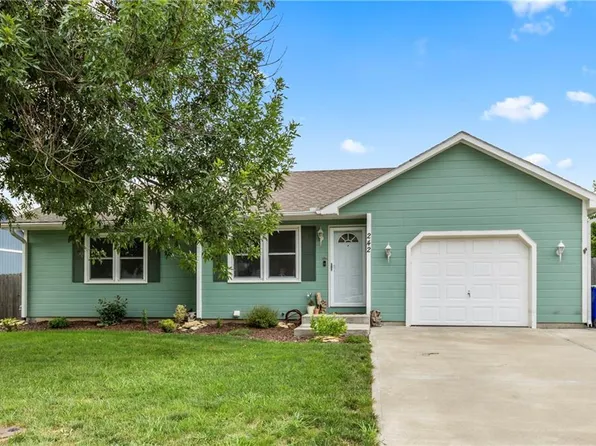 242 E Colleen Ct, Gardner, KS 66030