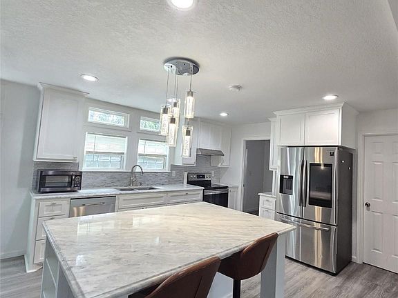 5th image of 304 N Walnut Dr