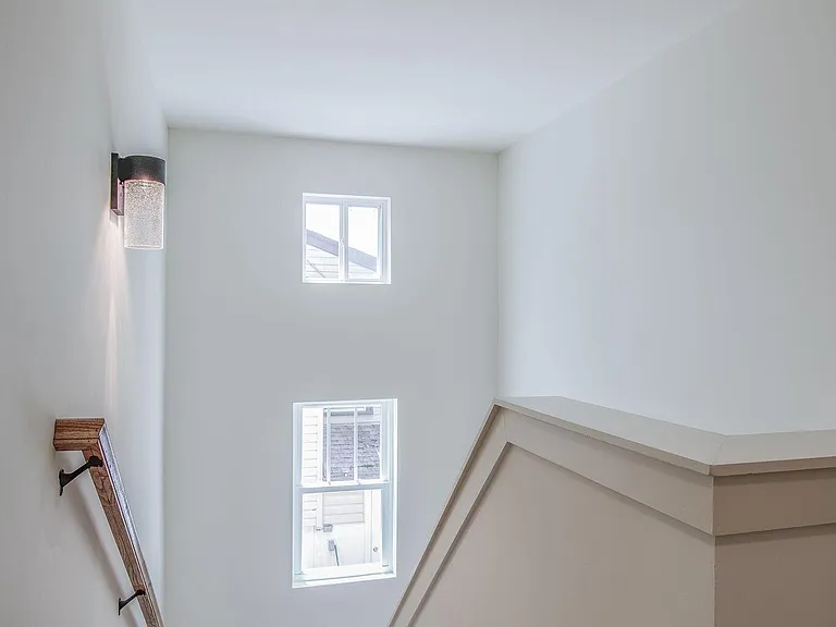 1209 Debow St — Photo 9