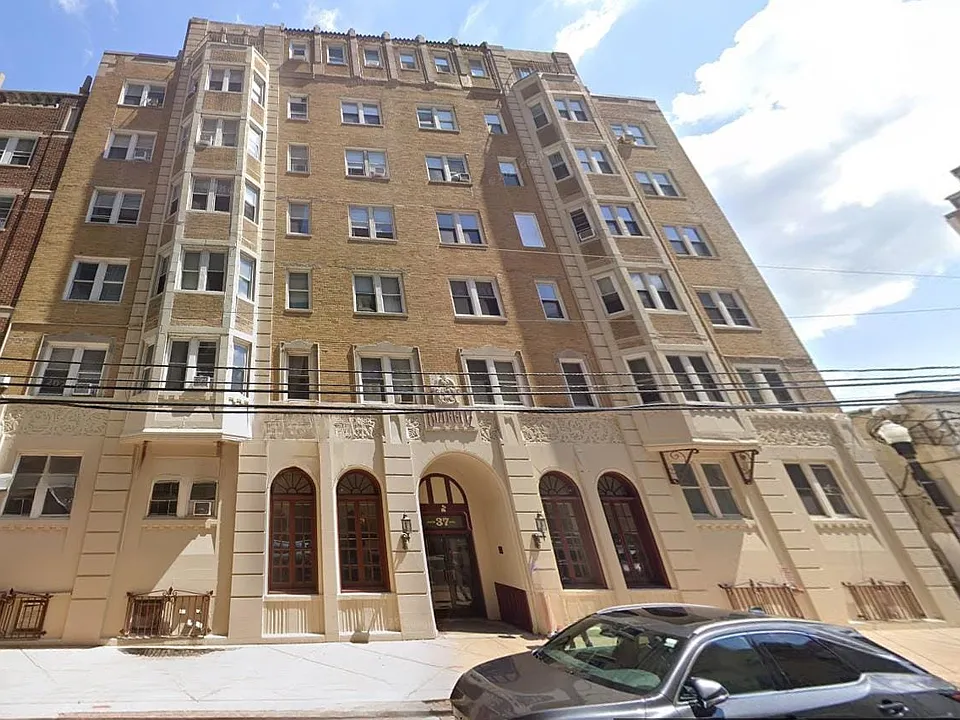 37 S Iowa Ave #3F