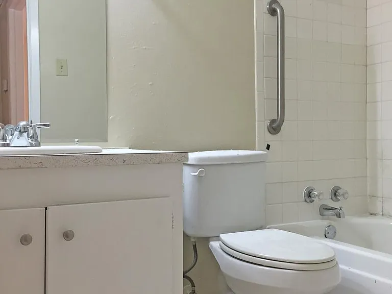 203 E Bowie St #11 — Photo 8
