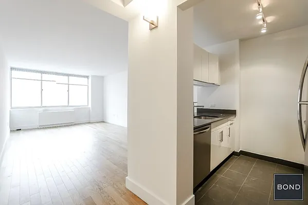 Rented by Bond New York | media 3