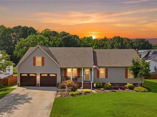 233 Downing Dr, Chesapeake, VA 23322