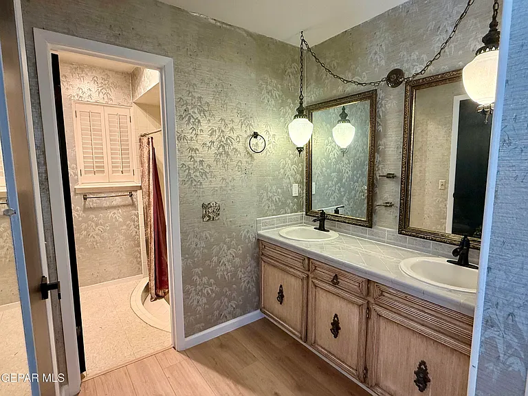 1649 Lomaland Dr — Photo 19