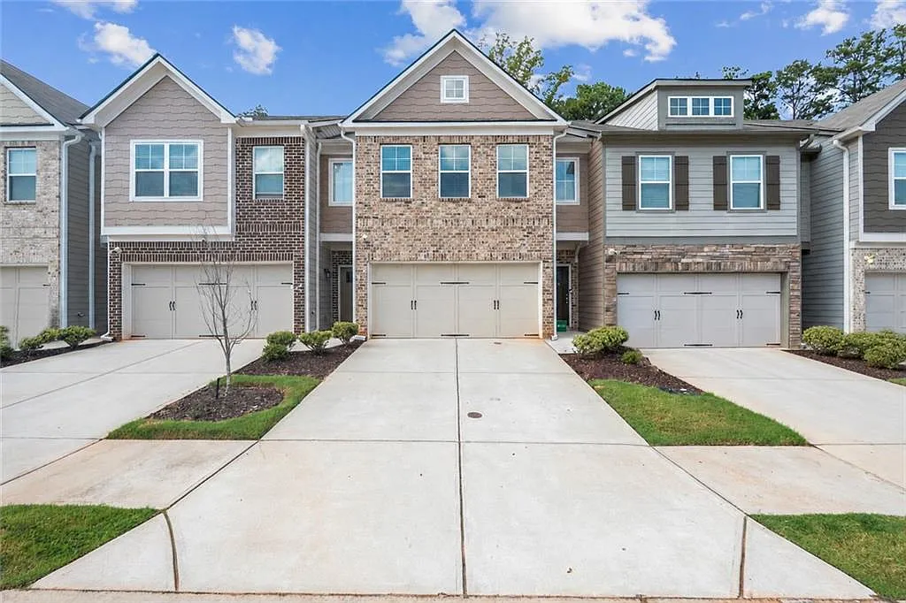3 bed, 2.5 bath, 1742 sqft, $2,250 — Photo 2