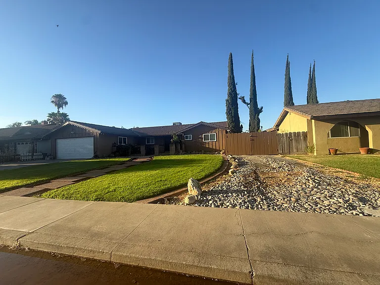 500 E Hickory St — Photo 2