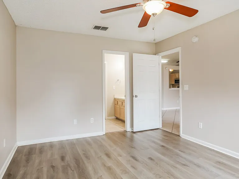 8137 Leafcrest Dr — Photo 12