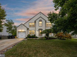 6 Martin Ln, Sicklerville, NJ 08081