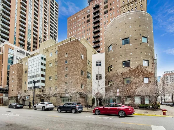 40 E 9th St APT 1601, Chicago, IL 60605