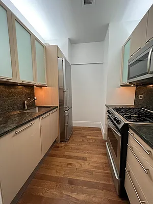 Rented by SERHANT. | media 16