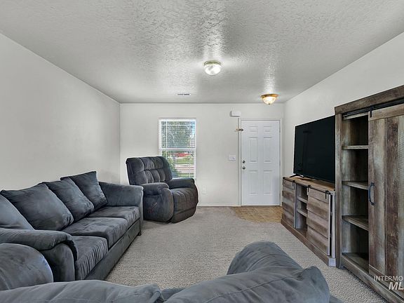 5th image of 208 Bridgeport Ave