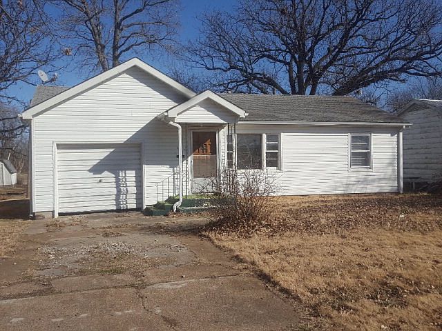 1st image of 402 N Ozark St