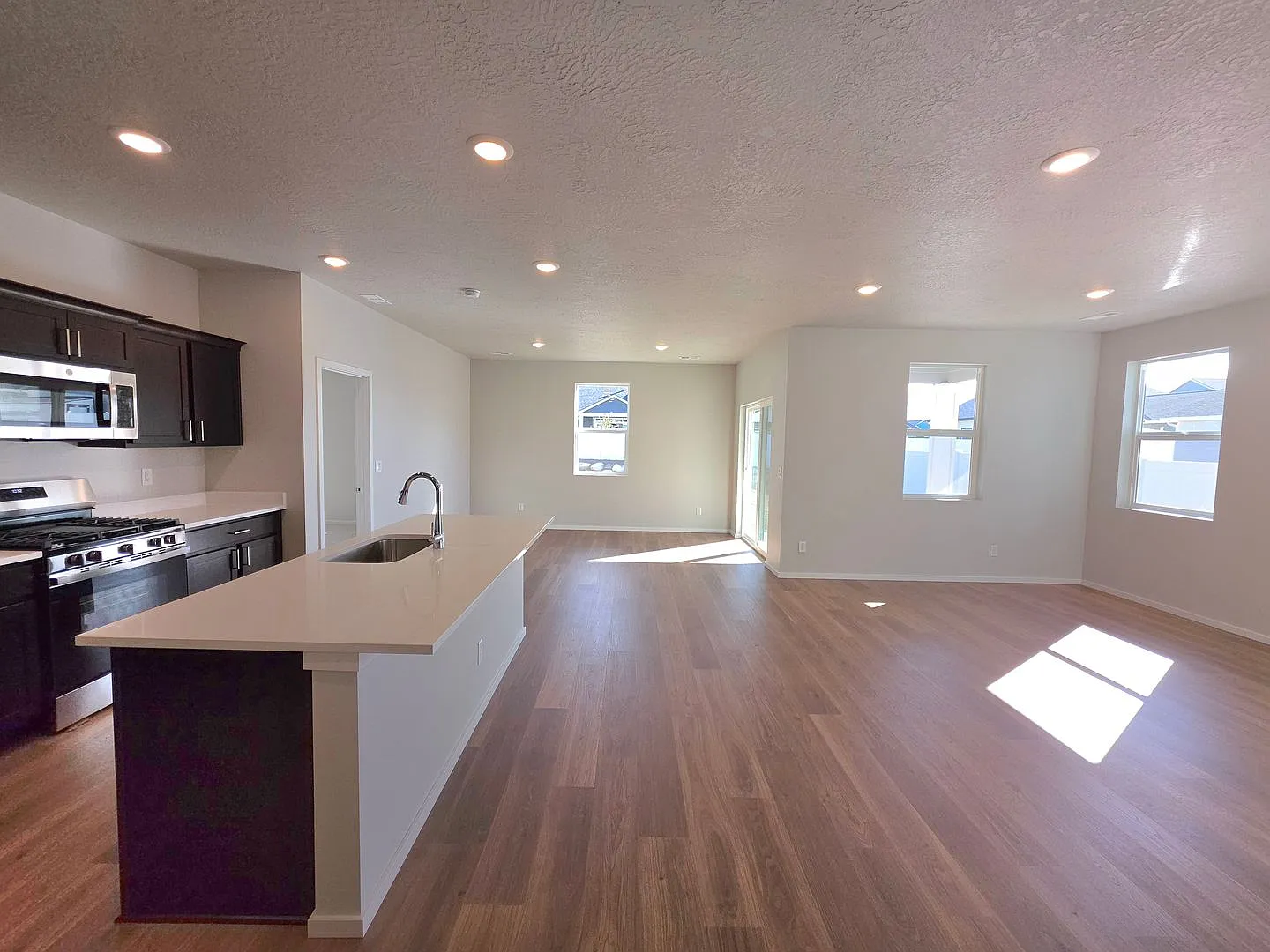 Brand New Single-Story 4 Bedroom Home with 2-Car Garage + Detached 2-Car Workshop — Photo 4
