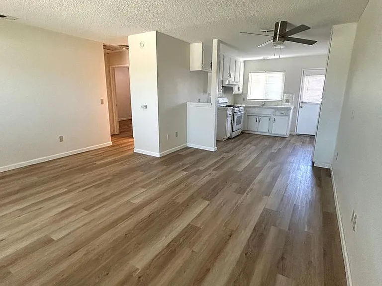 73615 Sun Valley Dr — Photo 2