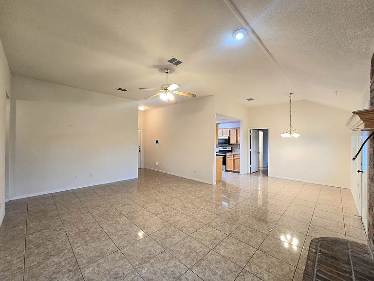 5705 Mandalay — Photo 4