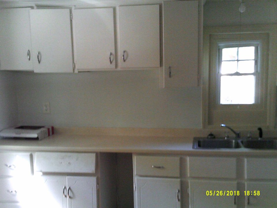 2nd image of 809 Moss St