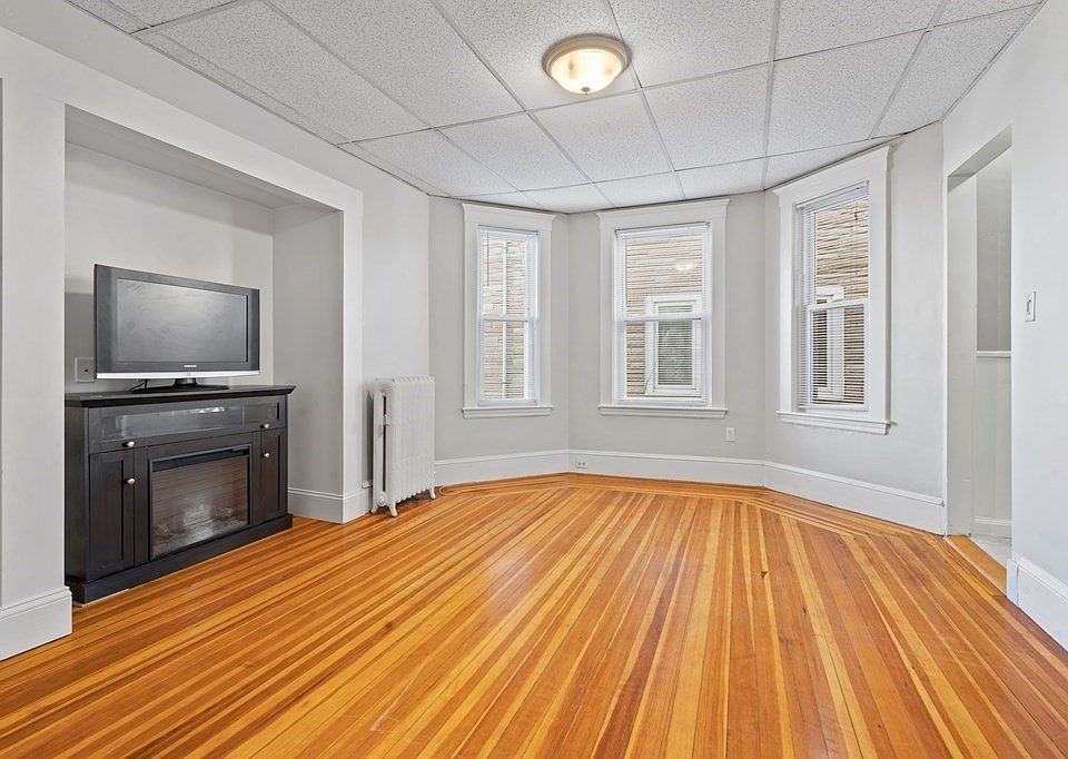 1st image of 168 Harvard St #1