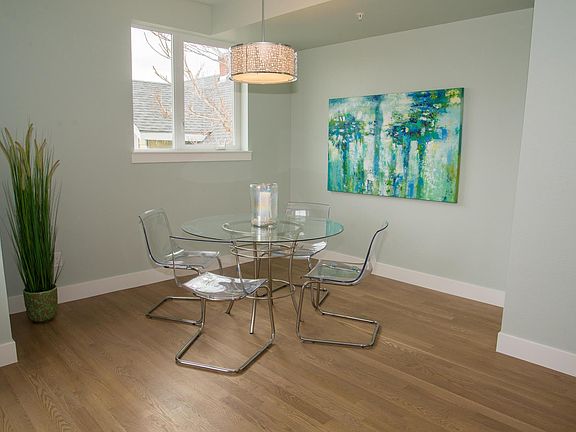 dining area off kitch