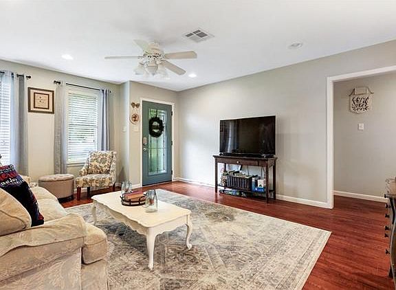 3rd image of 133 Janet Dr