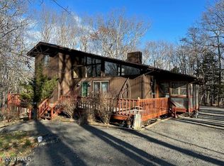 106 Stirrup Ln, Hawley, PA 18428