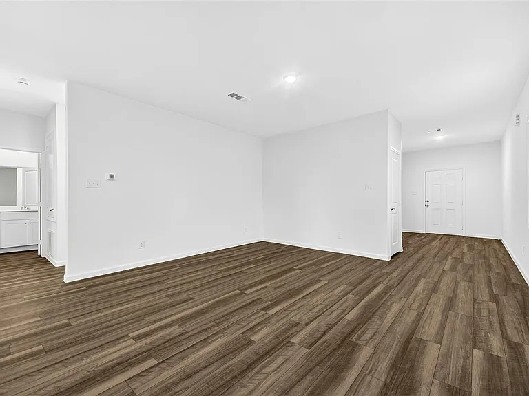 15049 Ronan Dr — Photo 4