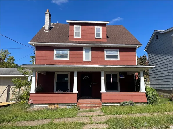 410 N 7th St, Apollo, PA 15613