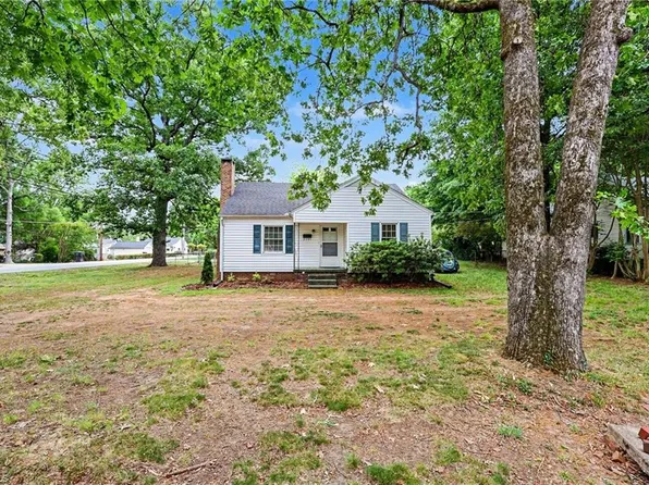 2201 Edgewood Dr, High Point, NC 27262