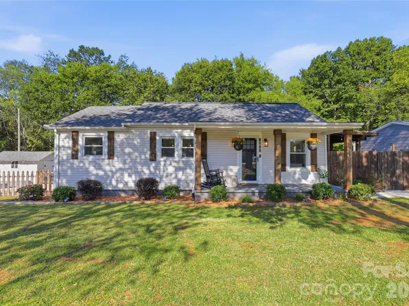 1825 Mollys Backbone Rd, Sherrills Ford, NC 28673