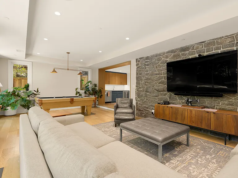 2952 Macomb St NW — Photo 34