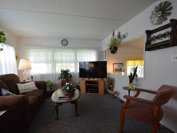 3rd image of 461 Holiday Blvd