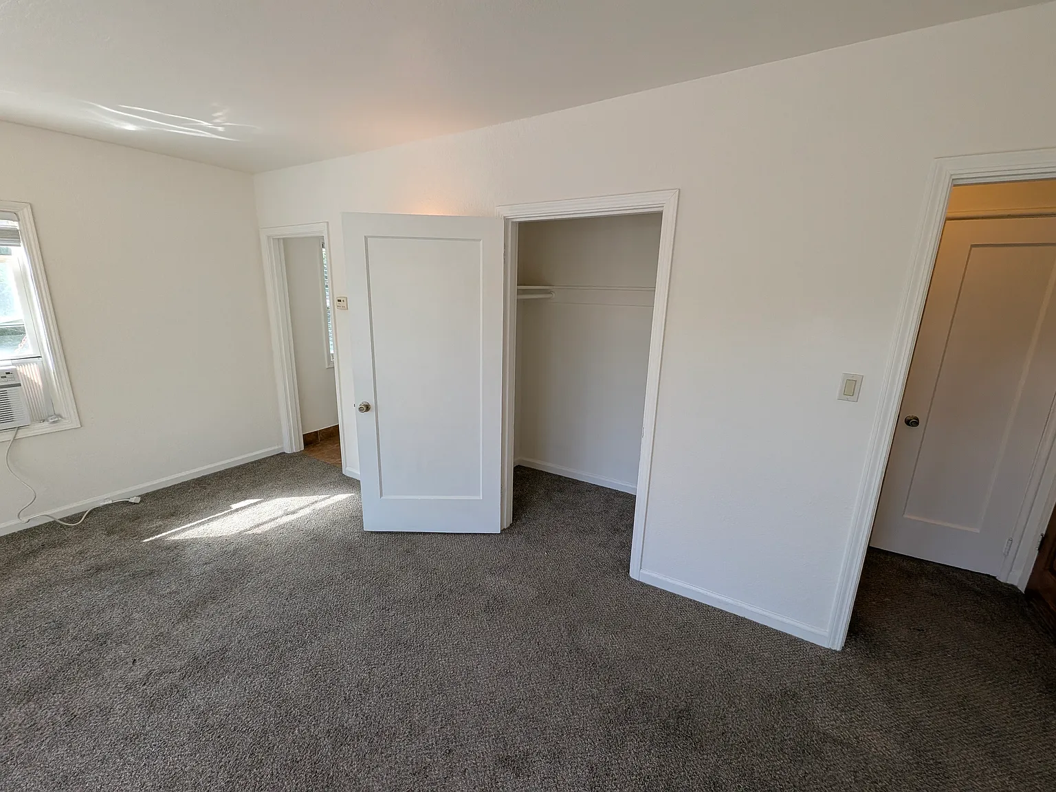 1 bed, 736 sqft, $1,960 — Photo 3