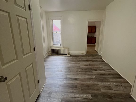 3rd image of 1122 W Tilghman St Floor 1