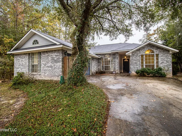 1052 Haleiwa Ct, Diamondhead, MS 39525