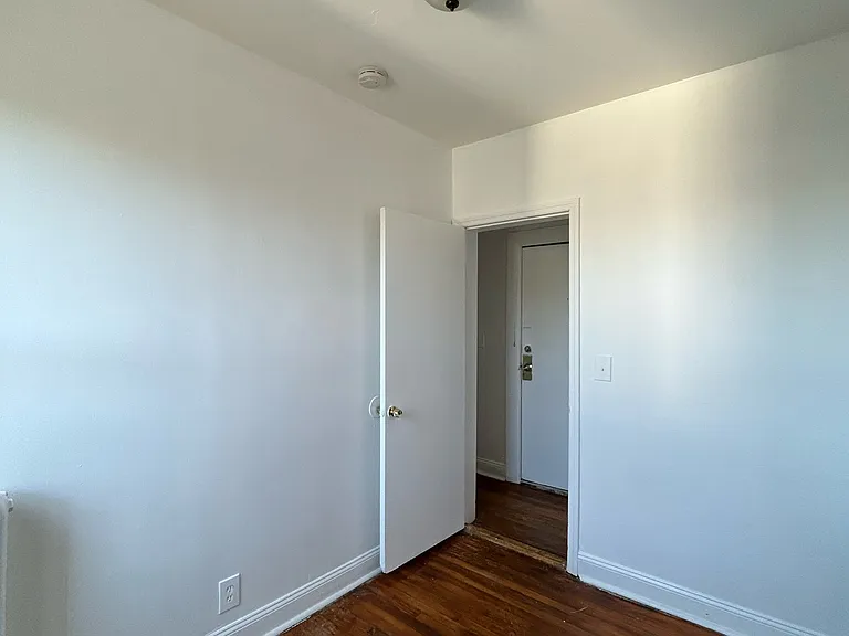 201 Claremont Ave #10 — Photo 3