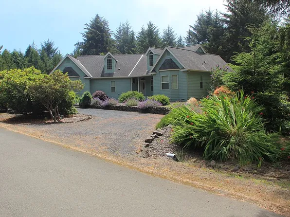 875 SW Edgewater Dr, Waldport, OR 97394