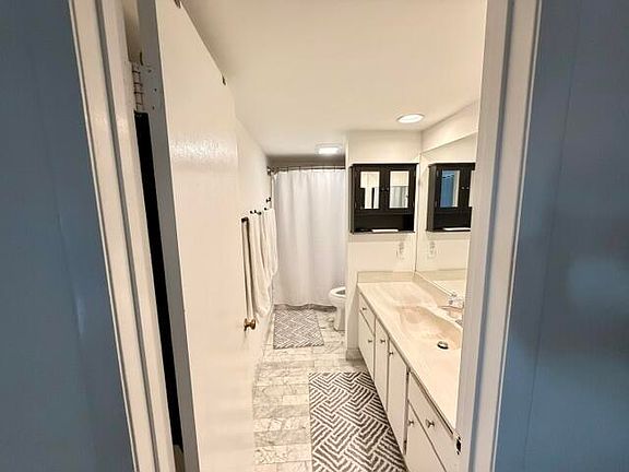 5th image of 825 Center Street #22a